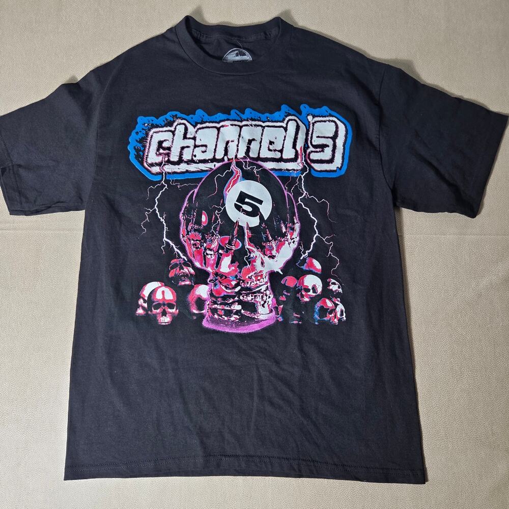Channel 5 Magic 8 Ball Skull Graphic Tee Size L Black Vintage 2003 Skate Zumiez